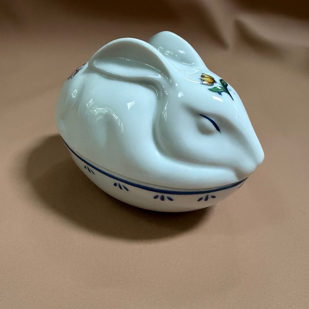 Elizabeth Arden Roma Al Fresco‎ Porcelain Rabbit Trinket Box Japan Vintage